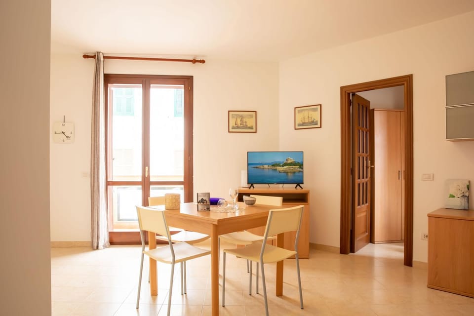 TV and multimedia, Living room, Dining area