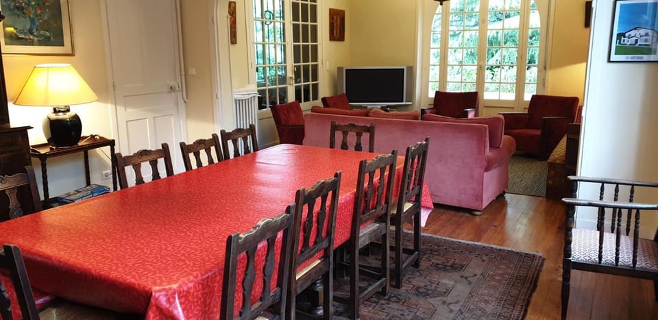 Communal lounge/ TV room