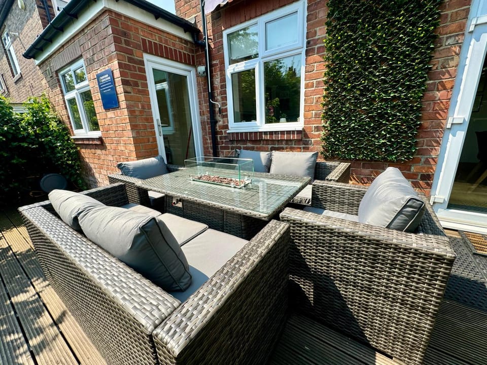 Patio, Garden, Balcony/Terrace, Decorative detail, Seating area, Location, heating