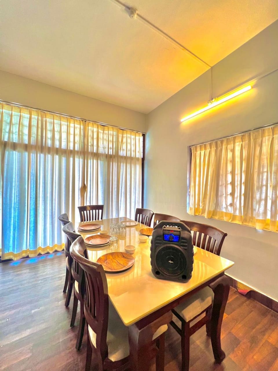Living room, Seating area, Dining area