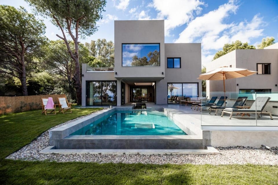 Property building, Floor plan, Swimming pool