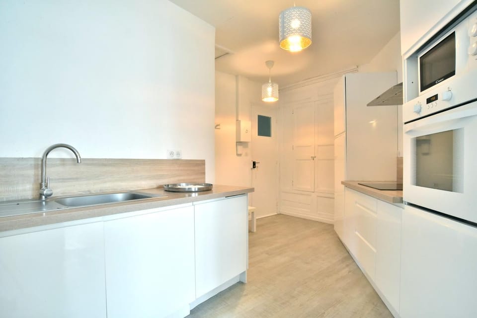 Kitchen or kitchenette, stove