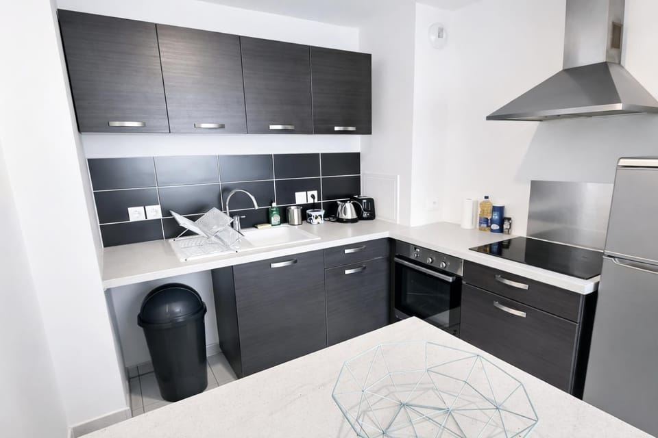 Kitchen or kitchenette, oven, stove