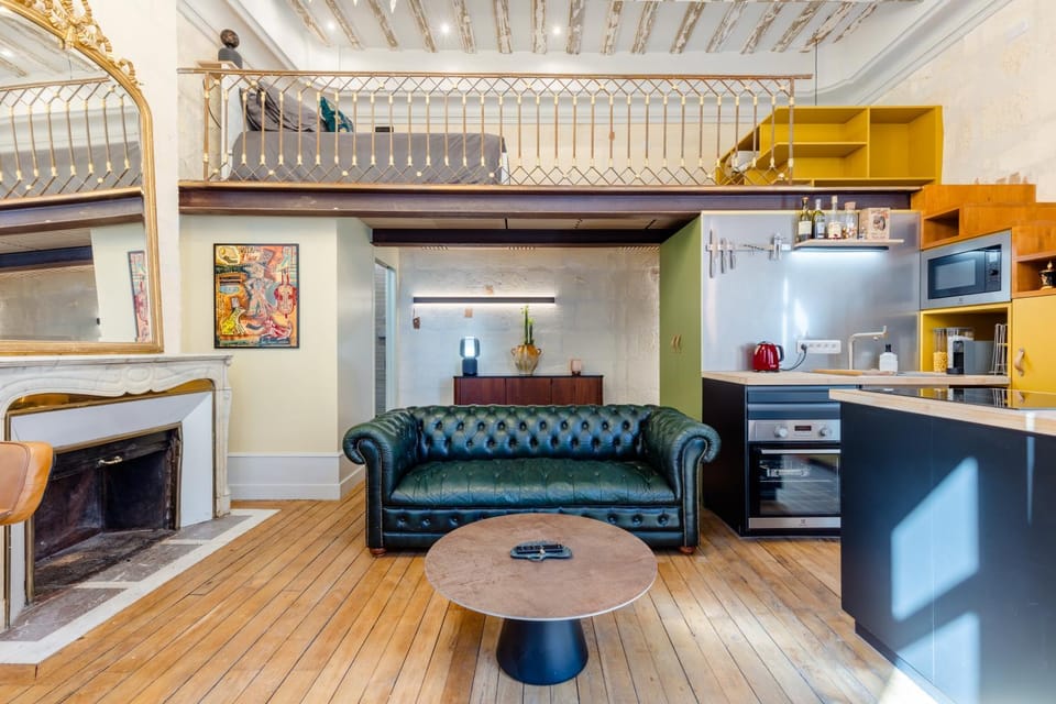 Kitchen or kitchenette, Living room, minibar, stove