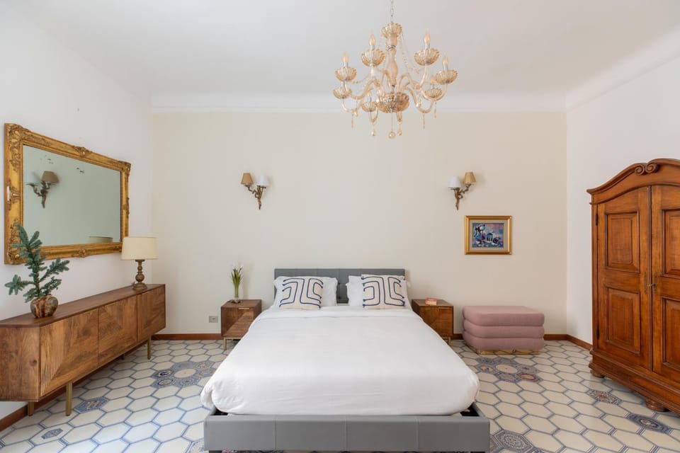 Bed, Photo of the whole room