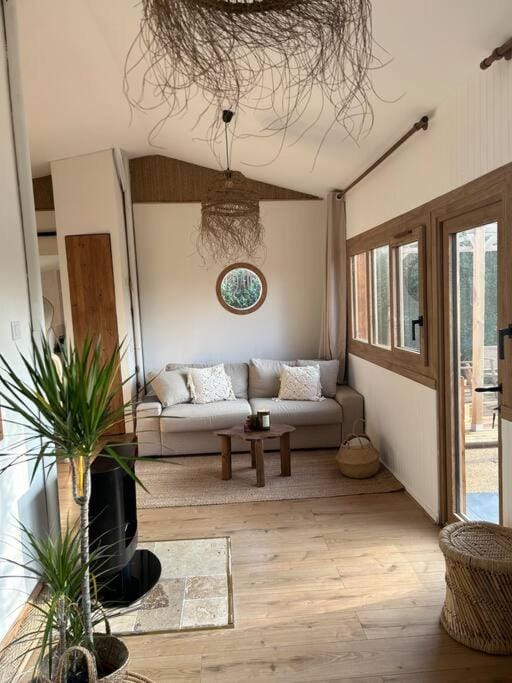 Magnifique chalet en bord de rivière Chalet in Centre-Val de Loire