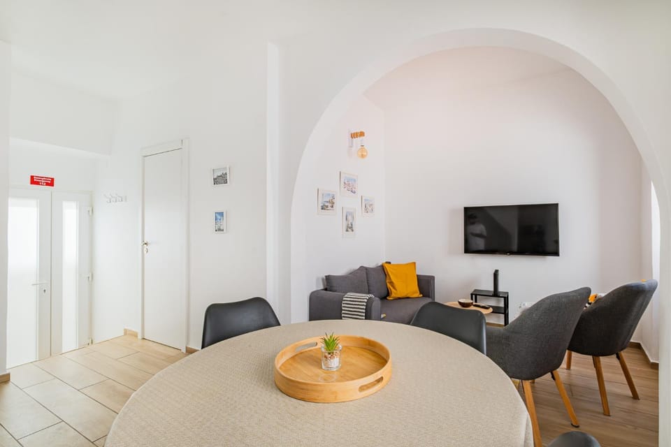 TV and multimedia, Living room, Dining area