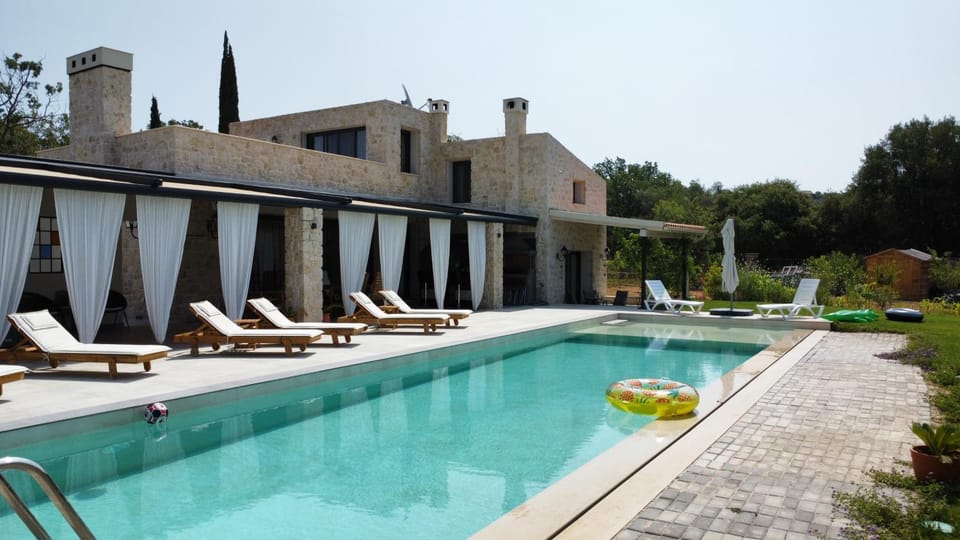 Pool view, Swimming pool, sunbed