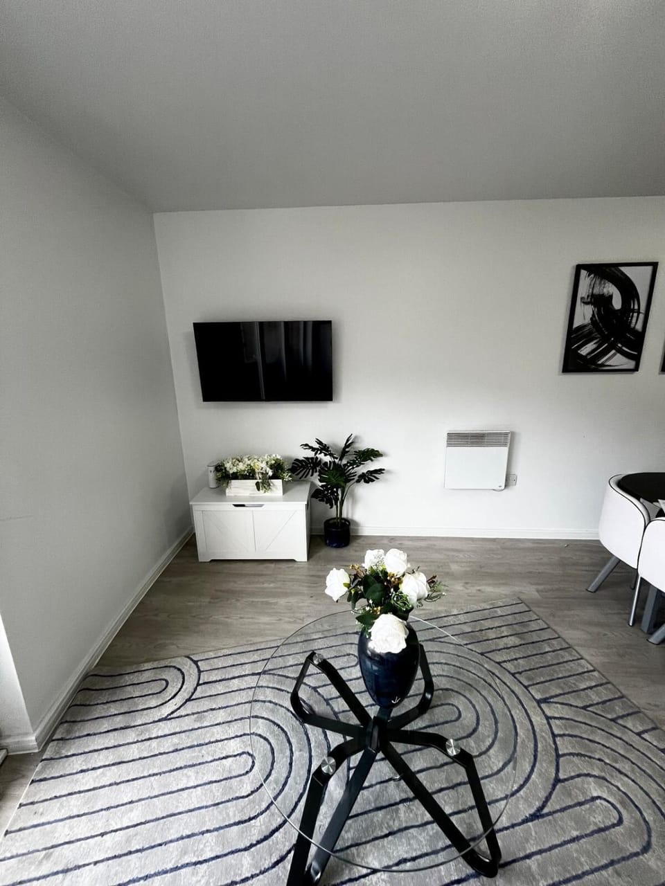 Communal lounge/ TV room, TV and multimedia, Living room, Seating area, Evening entertainment