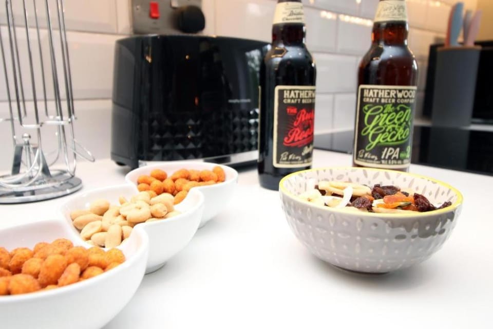 Cardiff Comfort 2 Bedroom Suites With Parking Apartment in Cardiff