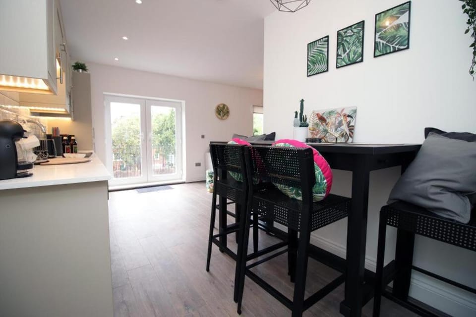 Cardiff Central 2-Bedroom on North Road Apartment in Cardiff