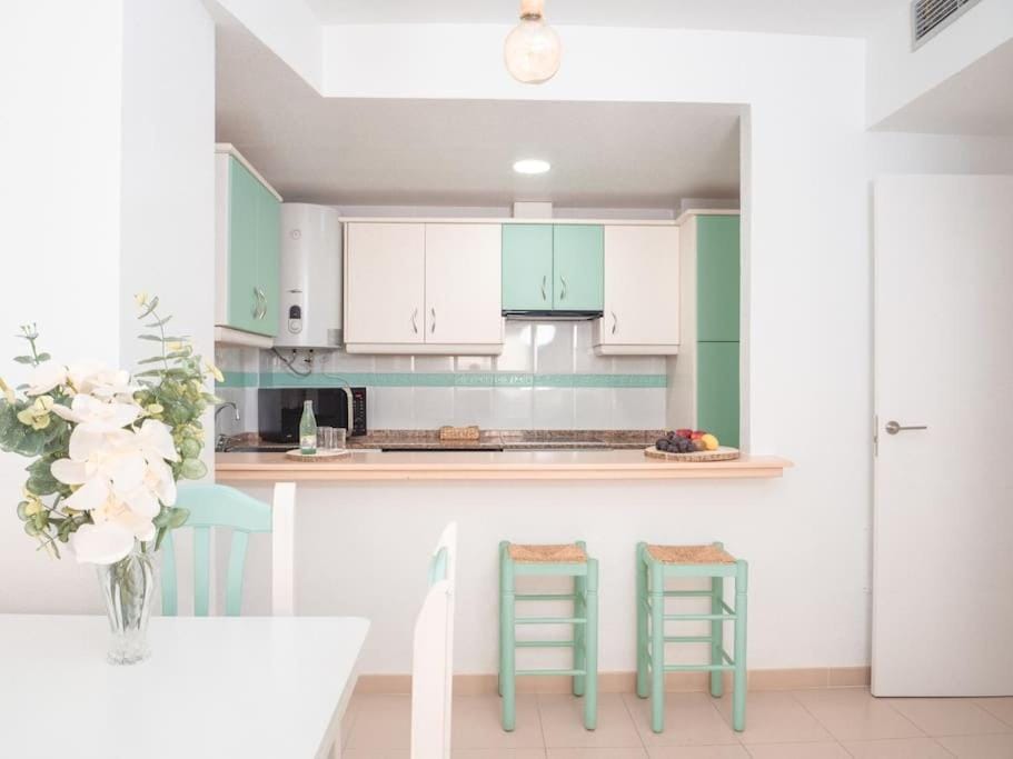 Kitchen or kitchenette, Dining area, minibar