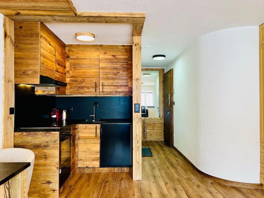 Kitchen or kitchenette, oven, stove