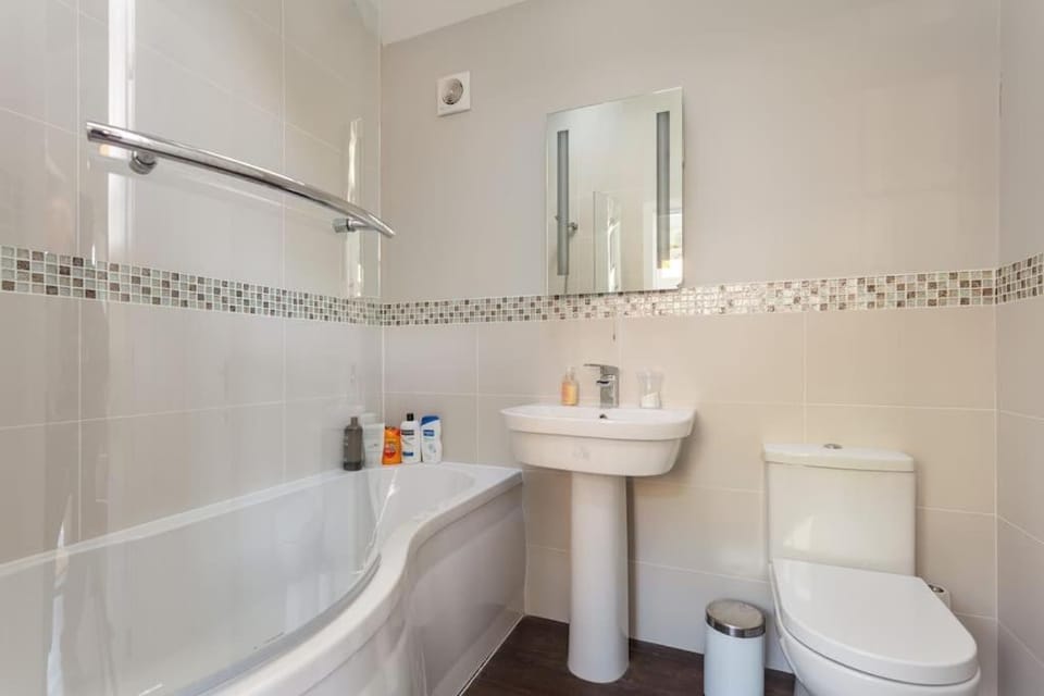 The Stables - 2 bed with large garden and hot tub. House in New Forest District