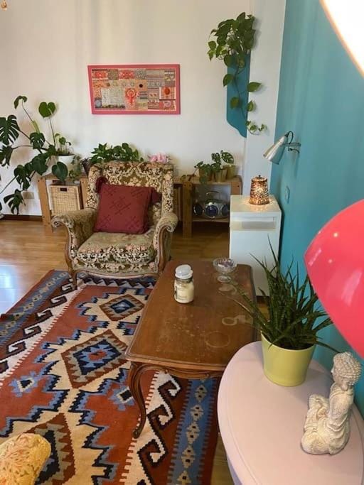 SpazioViola appartamento intimo boho style uno spazio magico per l'energia che si respira in un palazzo della vecchia Bologna Qui nulla è perfetto ma tutto racconta No Wi-Fi No aria condizionata Apartment in Bologna