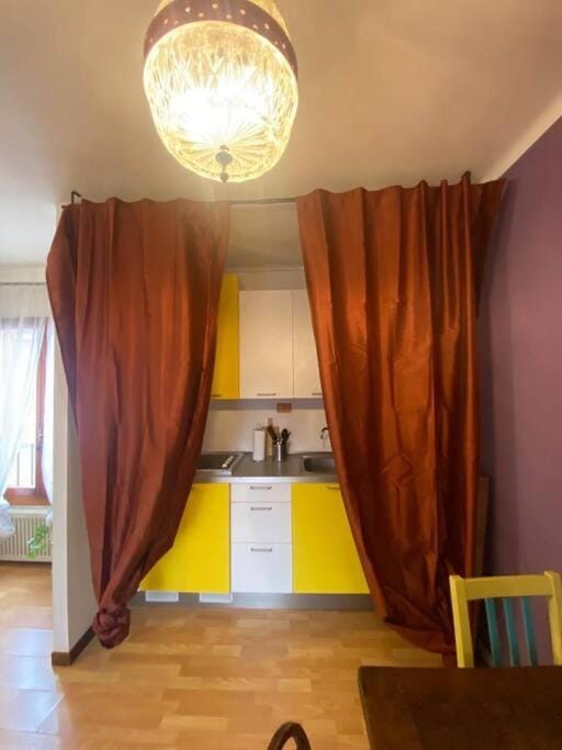 SpazioViola appartamento intimo boho style uno spazio magico per l'energia che si respira in un palazzo della vecchia Bologna Qui nulla è perfetto ma tutto racconta No Wi-Fi No aria condizionata Apartment in Bologna