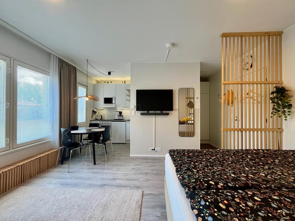 TV and multimedia, Kitchen or kitchenette, Living room, Seating area, Dining area