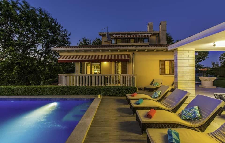 Property building, Swimming pool