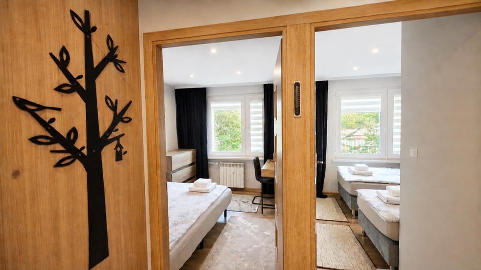 Bed, Photo of the whole room, Seating area, Bedroom, towels