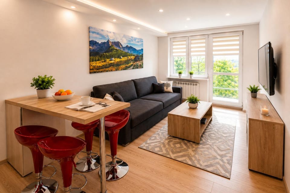 Communal lounge/ TV room, TV and multimedia, Living room, Seating area, Dining area, Evening entertainment