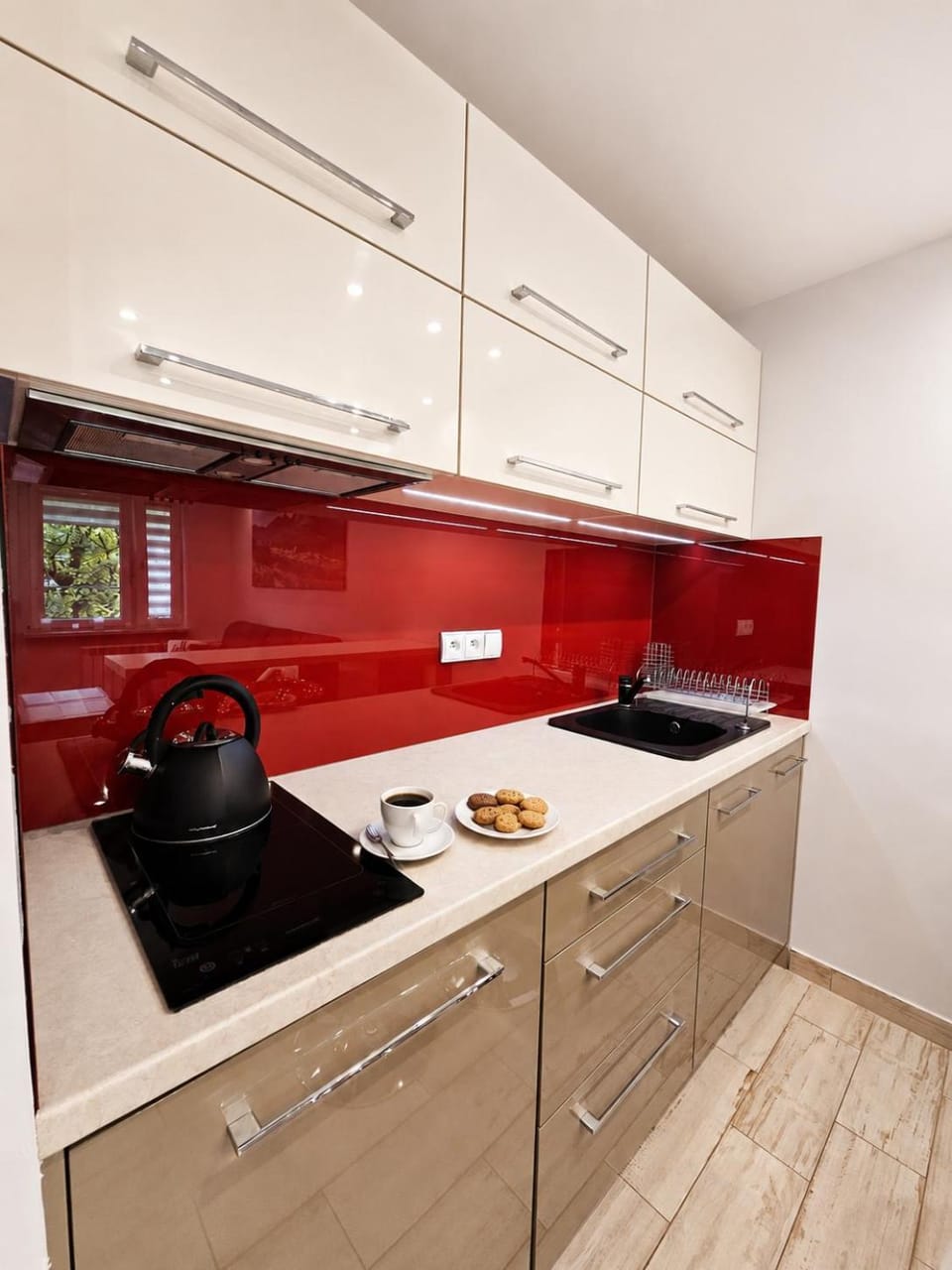 Coffee/tea facilities, Kitchen or kitchenette, microwave, minibar, stove