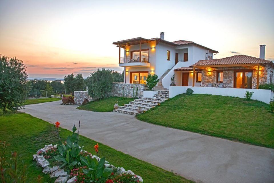 Property building, Bird's eye view, Garden, Garden view, Sea view, Sunset