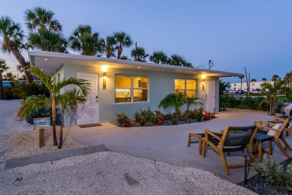 Wonderful Place wPrivate Patio Next to the Beach House in Cape Canaveral