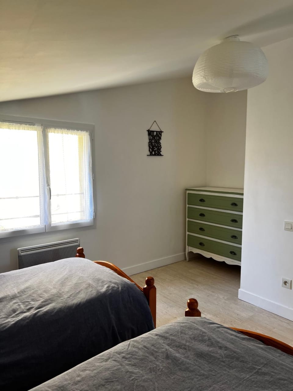 Photo of the whole room, Bedroom