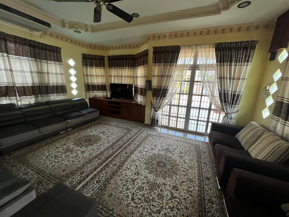 Communal lounge/ TV room, TV and multimedia, Seating area