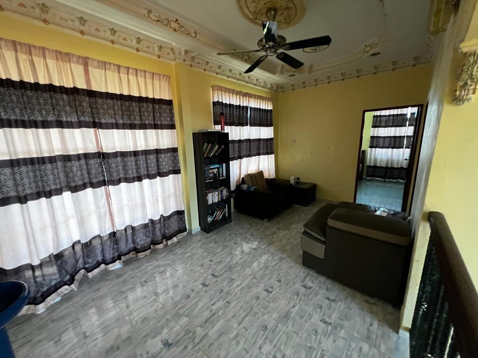 Seating area, fireplace, air conditioner