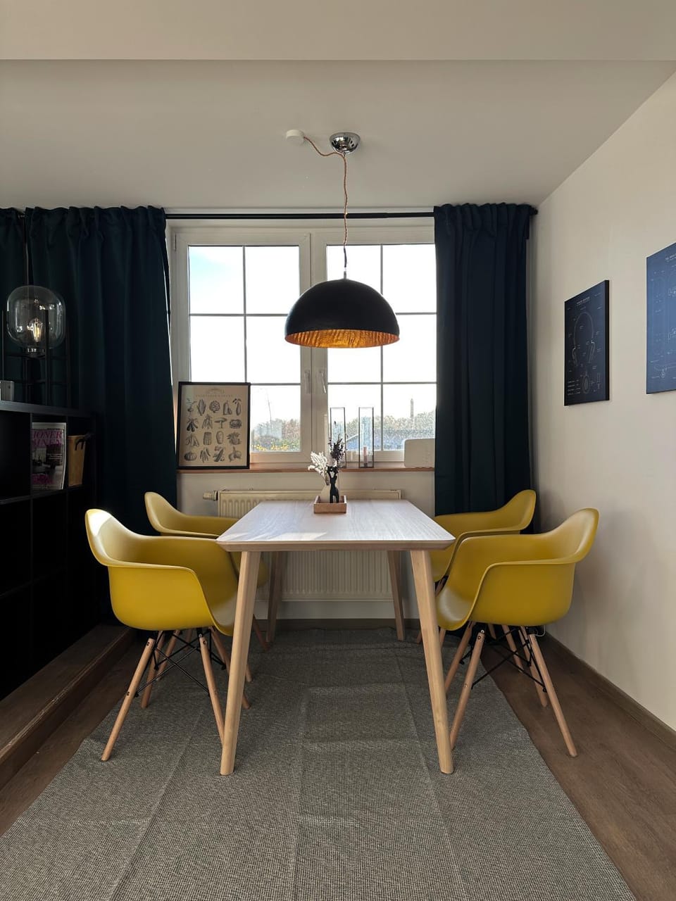 Living room, Seating area, Dining area