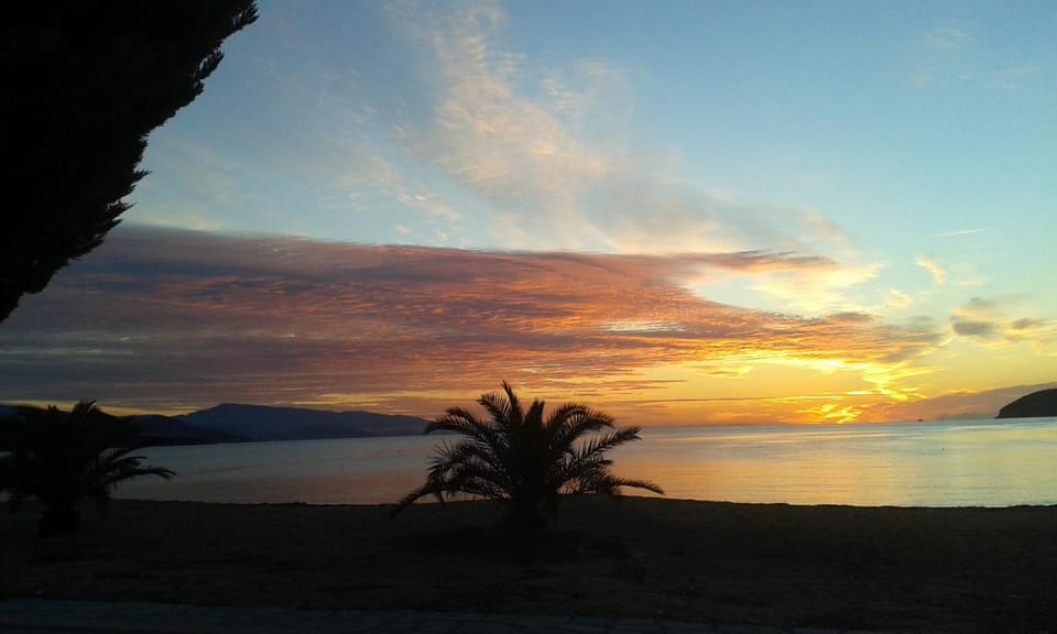 Sea to See Apartment in Nea Peramos