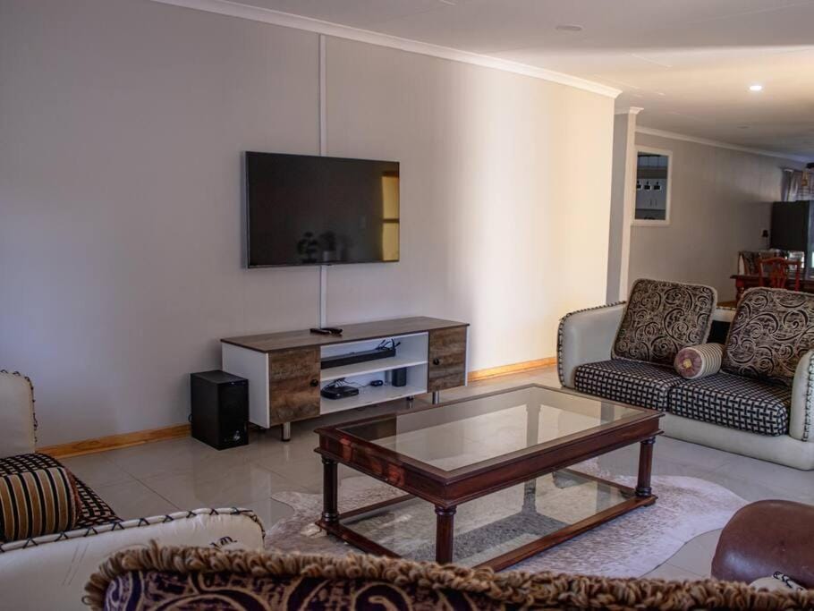 Communal lounge/ TV room, TV and multimedia, Living room