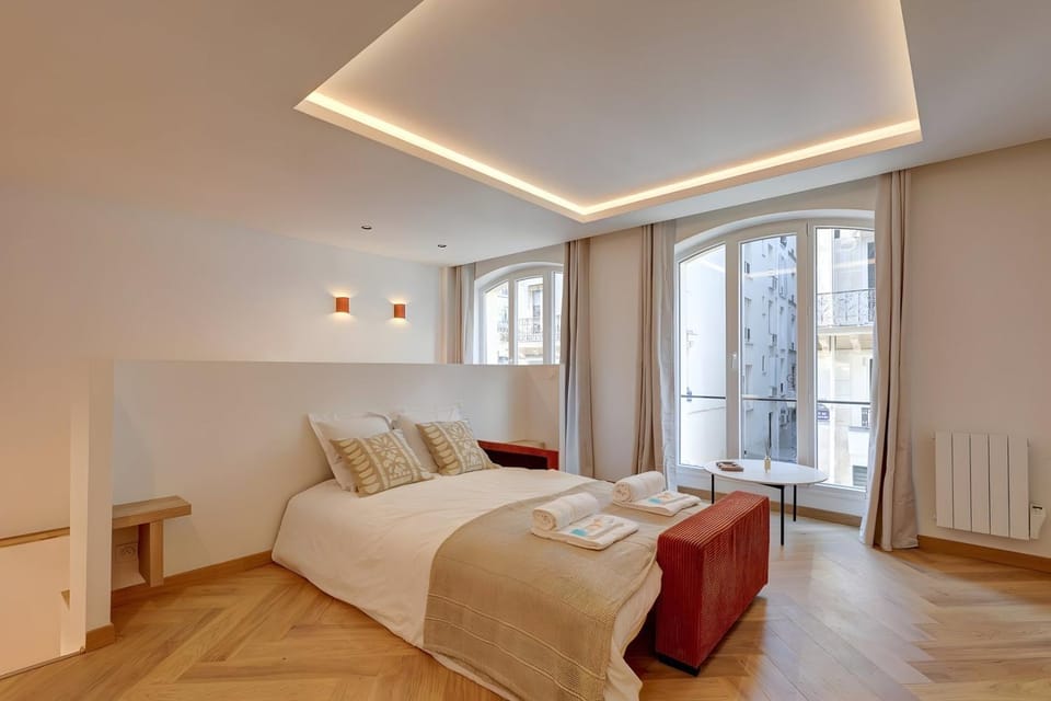 Bed, Bedroom, internet, towels