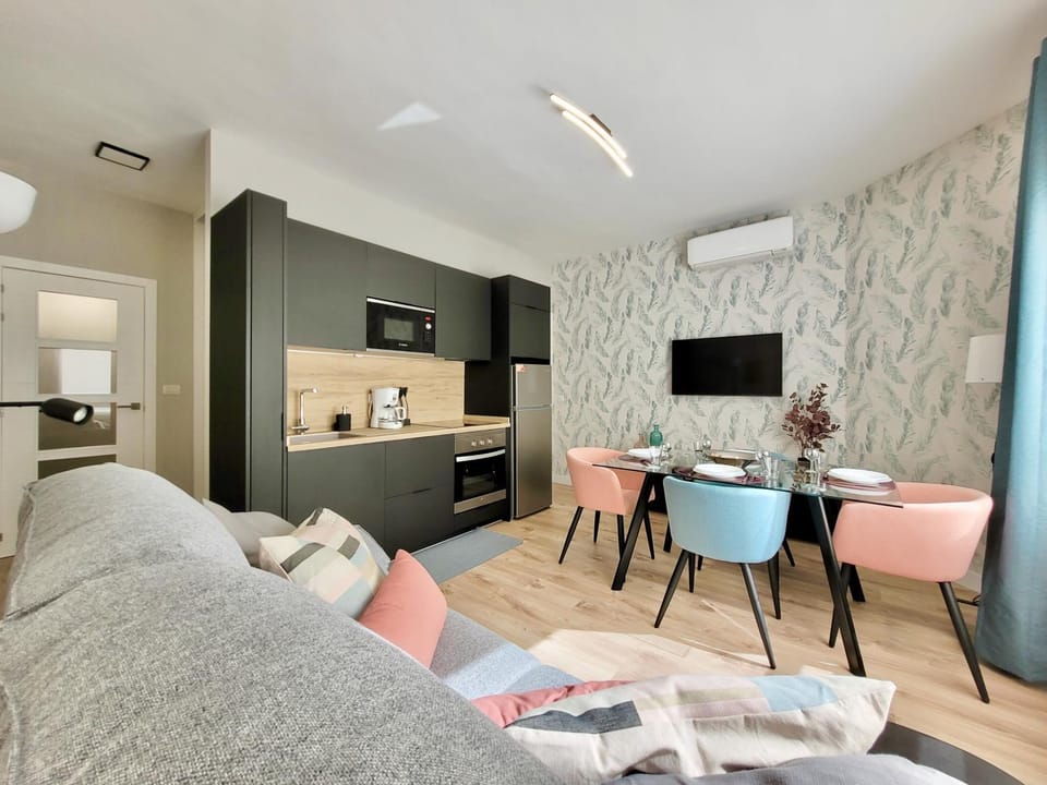 TV and multimedia, Kitchen or kitchenette, Living room, Photo of the whole room, Dining area, hair dresser, minibar, air conditioner