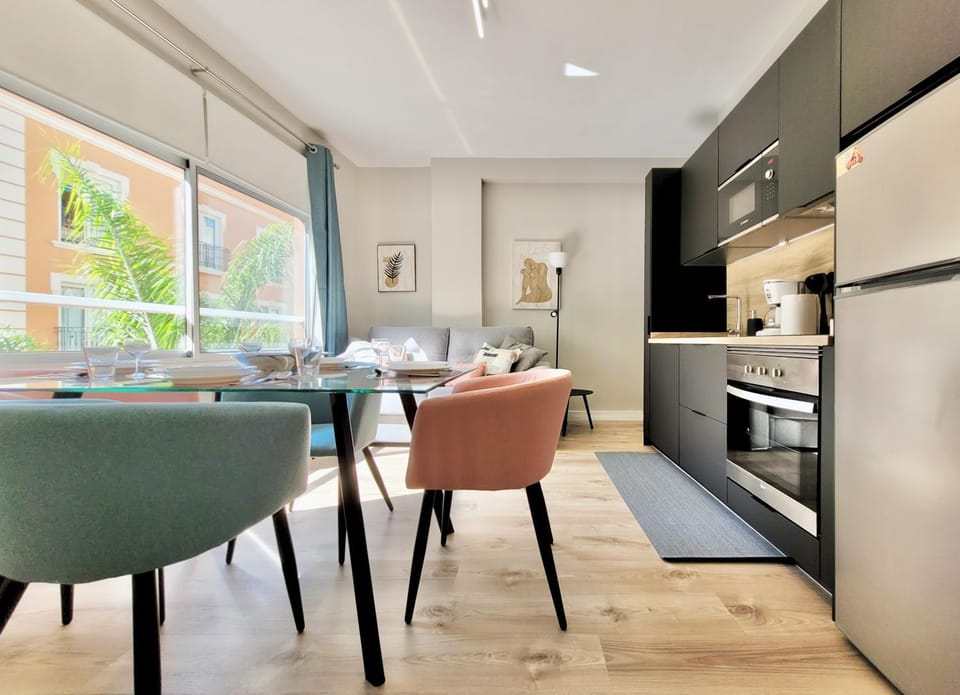Living room, Dining area, minibar, pet friendly, stove