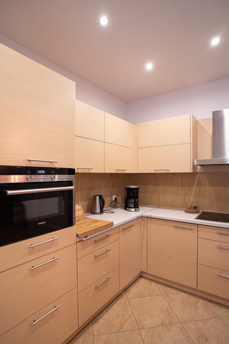 Coffee/tea facilities, Kitchen or kitchenette, dishwasher, stove