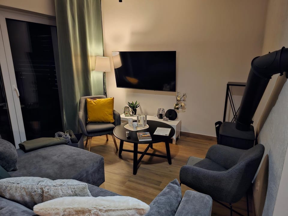 TV and multimedia, Living room, Seating area