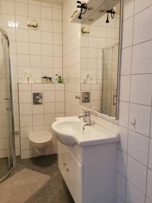 Toilet, Bathroom, towels