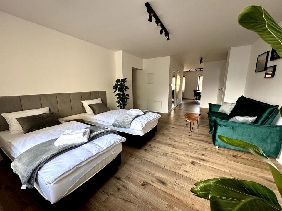 Bed, Living room, Photo of the whole room, Seating area, Bedroom, towels