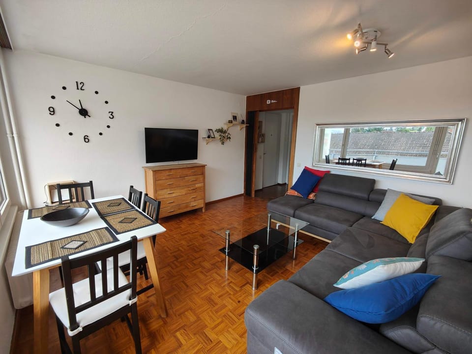 TV and multimedia, Living room, Seating area