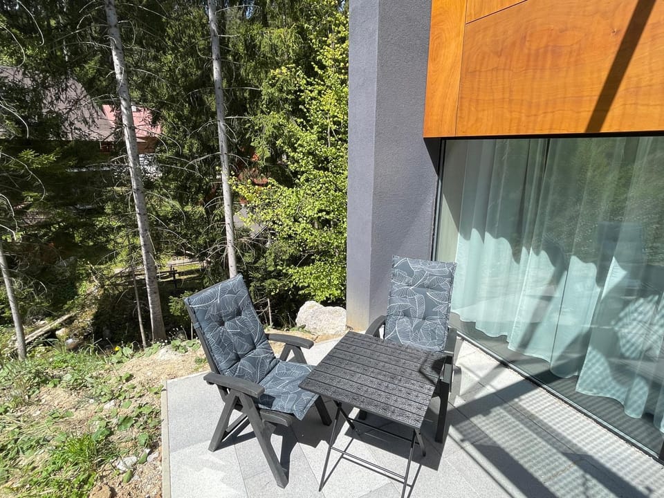 Patio, Spring, Off site, Day, Natural landscape, Garden, View (from property/room), Balcony/Terrace, Balcony/Terrace, Living room, Seating area, Garden view