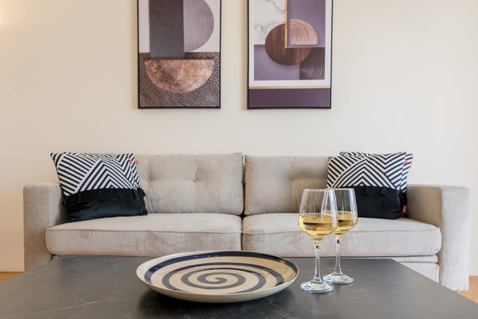 Living room, Food and drinks, Seating area, Drinks