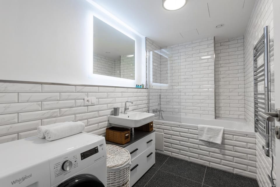 Shower, Bathroom, Bath, towels, washing machine