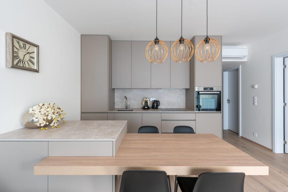 Coffee/tea facilities, Kitchen or kitchenette, Photo of the whole room, Dining area, pet friendly, air conditioner