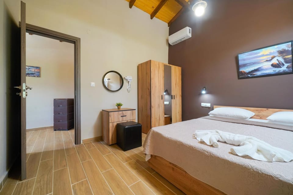 Bed, Photo of the whole room, Bedroom, towels, wardrobe, air conditioner