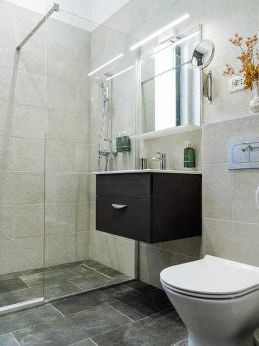 Central 10 Apartment - New Building & Parking Apartment in Bucharest