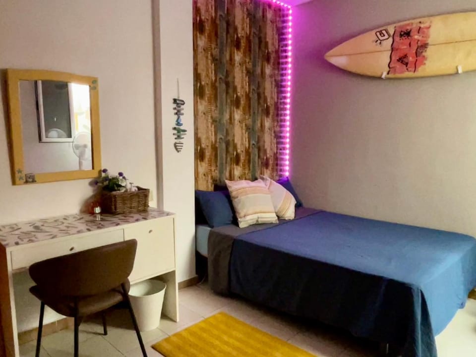 Photo of the whole room, Bedroom
