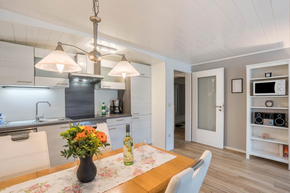 Property building, Kitchen or kitchenette, Living room