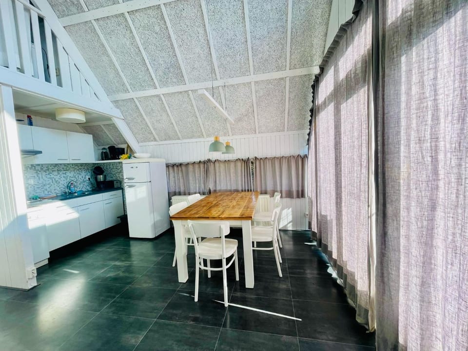 Dining area, kitchen